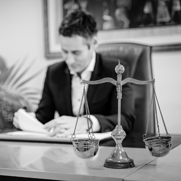 À vos côtés pour défendre vos droits au travail